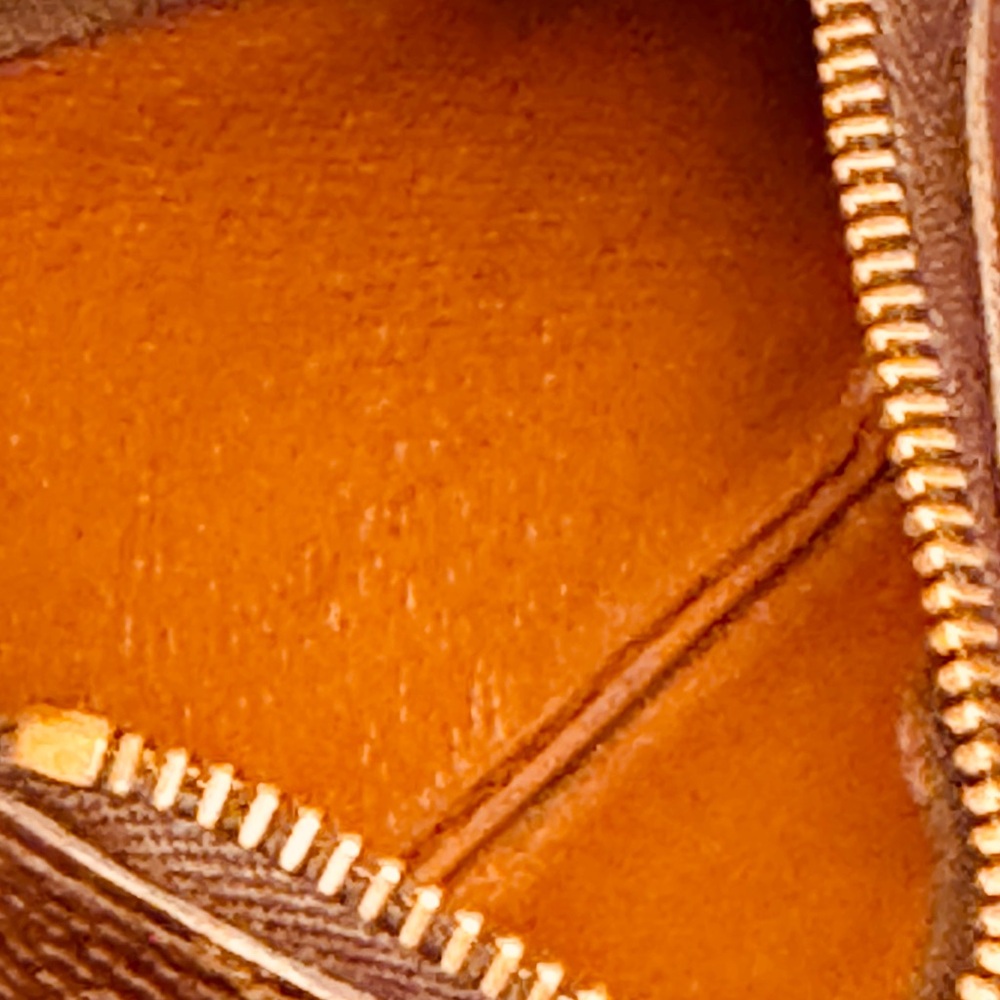 Louis Vuitton Gold and Brown Monogram Key Holder - Picture 4 of 11
